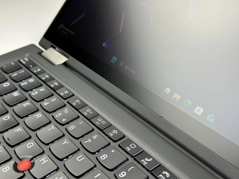 Lenovo ThinkPad X13 Yoga Gen 3 z i7-1265U, dotykowym ekranem 13.3". Rysik w obudowie, klawiatura US oraz zawias 360°.