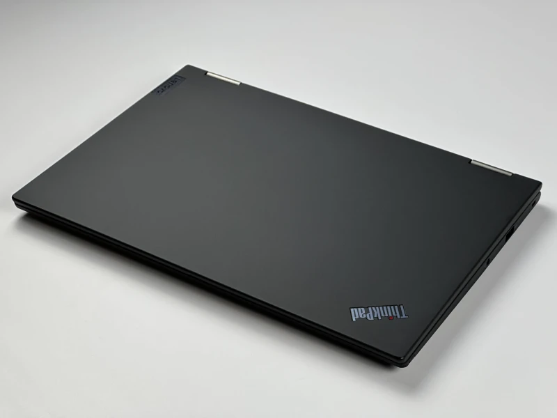 Lenovo ThinkPad X13 Yoga Gen 3 z i7-1265U, dotykowym ekranem 13.3". Rysik w obudowie, klawiatura US oraz zawias 360°.