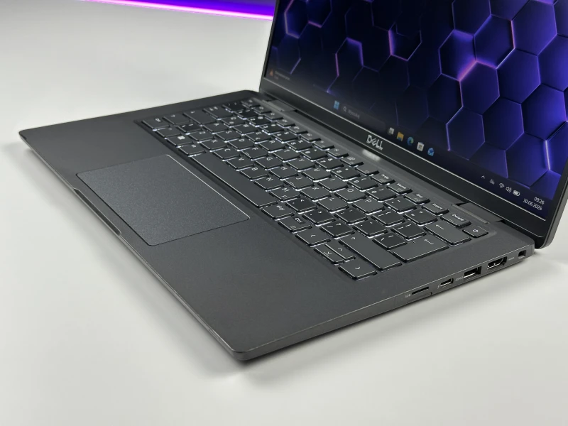 Dell Latitude 7420 i7-1185G7, 16GB RAM – ultrabook biznesowy z grafiką Intel Iris Xe, idealny do pracy zdalnej, biura, wideokonferencji i multitaskingu.