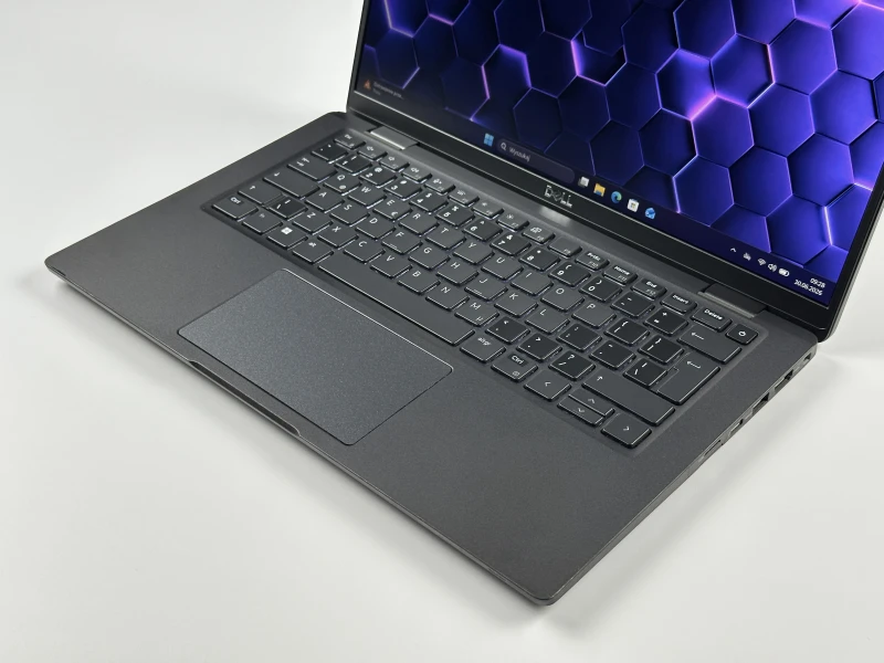 Dell Latitude 7420 i7-1185G7, 16GB RAM – ultrabook biznesowy z grafiką Intel Iris Xe, idealny do pracy zdalnej, biura, wideokonferencji i multitaskingu.