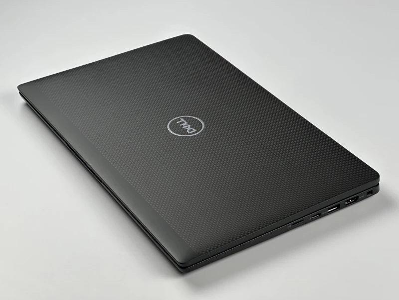 Dell Latitude 7420 z i7-1185G7, 16GB RAM i ekranem 14". Obudowa Carbon, klawiatura US oraz technologia Intel Evo - mobilność i responsywność.