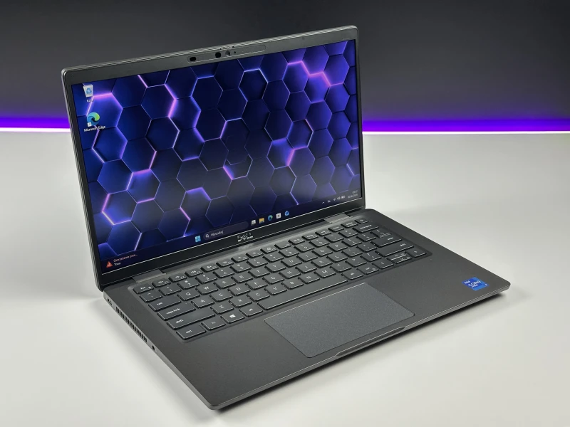 Dell Latitude 7420 z i7-1185G7, 16GB RAM i ekranem 14". Obudowa Carbon, klawiatura US oraz technologia Intel Evo - mobilność i responsywność.