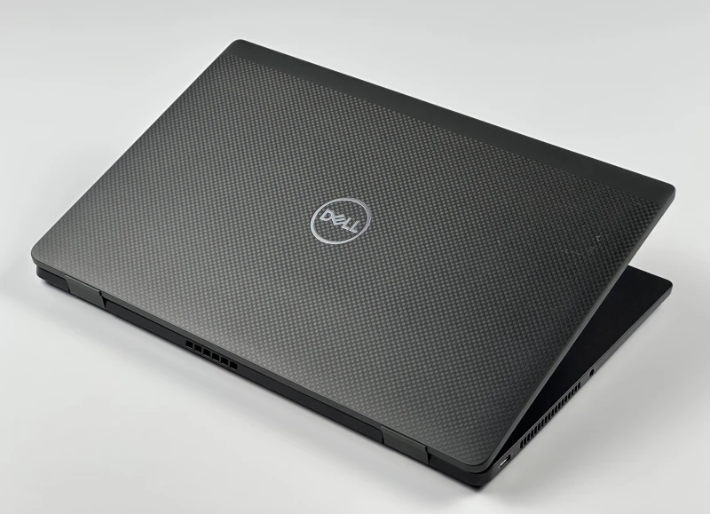 Dell Latitude 7420 z i7-1185G7, 16GB RAM i ekranem 14". Obudowa Carbon, klawiatura US oraz technologia Intel Evo - mobilność i responsywność.
