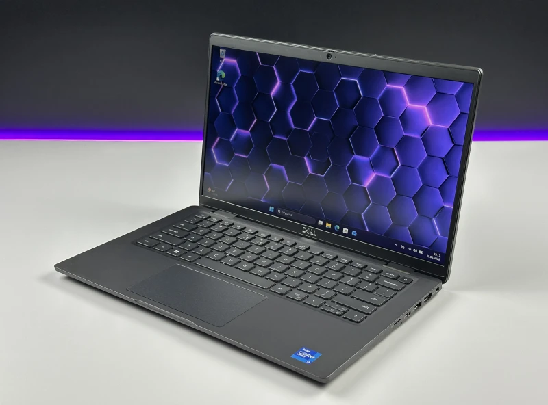 Dell Latitude 7420 z i7-1185G7, 16GB RAM i ekranem 14". Obudowa Carbon, klawiatura US oraz technologia Intel Evo - mobilność i responsywność.