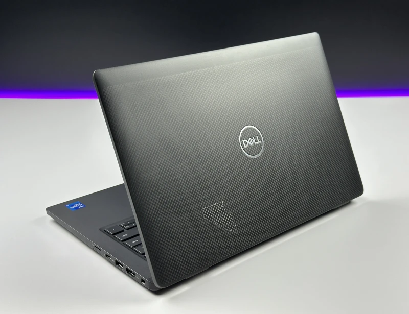 Dell Latitude 7420 z i7-1185G7, 16GB RAM i ekranem 14". Obudowa Carbon, klawiatura US oraz technologia Intel Evo - mobilność i responsywność.
