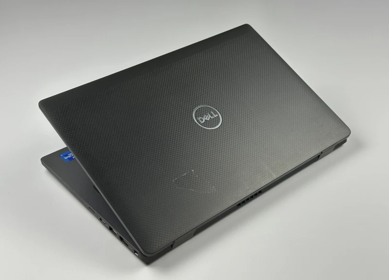 Dell Latitude 7420 z i7-1185G7, 16GB RAM i ekranem 14". Obudowa Carbon, klawiatura US oraz technologia Intel Evo - mobilność i responsywność.