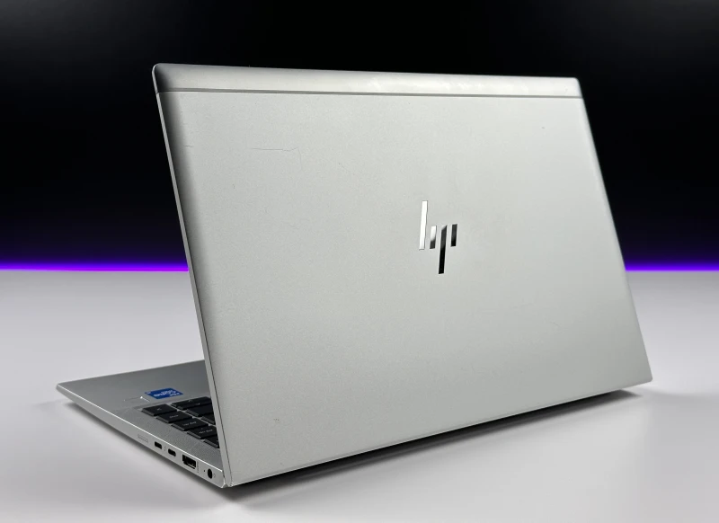 HP EliteBook 840 G8 z i5-1145G7,ekranem dotykowym – elegancki laptop biznesowy z klawiaturą US (PL QWERTY), idealny do pracy mobilnej i biurowej.