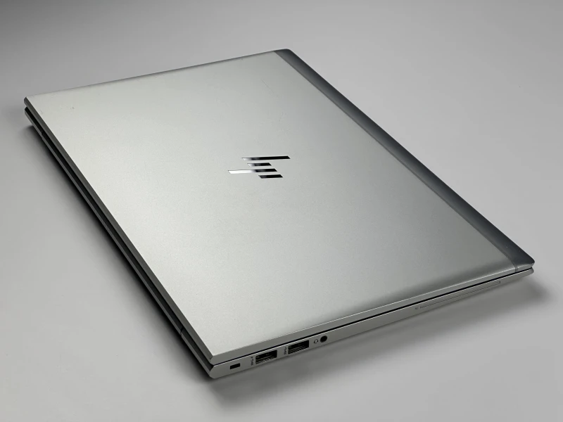 HP EliteBook 840 G8 z i5-1145G7,ekranem dotykowym – elegancki laptop biznesowy z klawiaturą US (PL QWERTY), idealny do pracy mobilnej i biurowej.