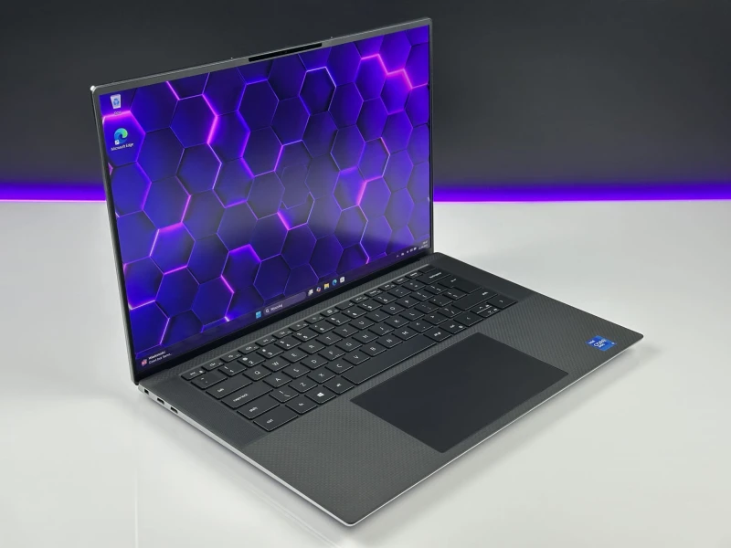 Dell Precision 5560 z i7-11800H, ekranem 15,6" FHD+ i grafiką NVIDIA T1200. Smukła stacja robocza z czytnikiem linii papilarnych i pamięcią DDR4.