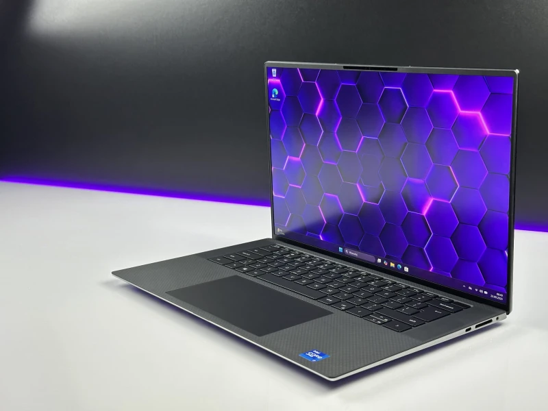 Dell Precision 5560 z i7-11800H, ekranem 15,6" FHD+ i grafiką NVIDIA T1200. Smukła stacja robocza z czytnikiem linii papilarnych i pamięcią DDR4. Dell Precision 5560 z i7-11800H, ekranem 15,6" FHD+ i grafiką NVIDIA T1200. Smukła stacja robocza z czytnikiem linii papilarnych i pamięcią DDR4.