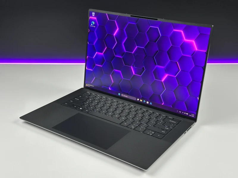 Dell Precision 5560 z i7-11850H i ekranem 15,6" FHD+. Smukła stacja robocza z klawiaturą US, czytnikiem linii papilarnych.