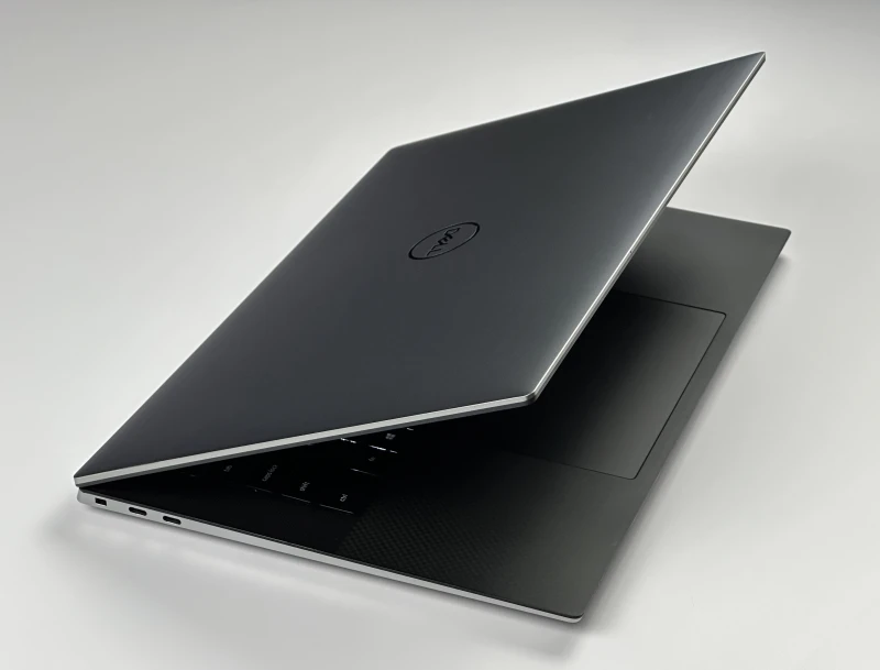 Dell Precision 5560 z i7-11850H i ekranem 15,6" FHD+. Smukła stacja robocza z klawiaturą US, czytnikiem linii papilarnych.