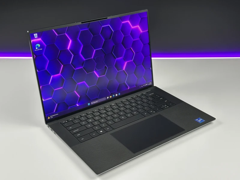 Dell Precision 5560 z i7-11850H i ekranem 15,6" FHD+. Smukła stacja robocza z klawiaturą US, czytnikiem linii papilarnych.