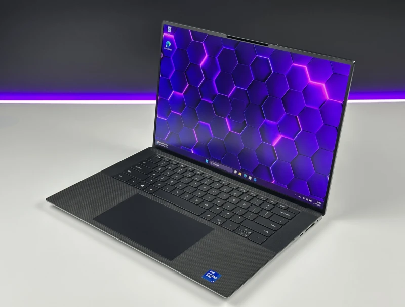 Dell Precision 5560 z i7-11850H i ekranem 15,6" FHD+. Smukła stacja robocza z klawiaturą US, czytnikiem linii papilarnych.