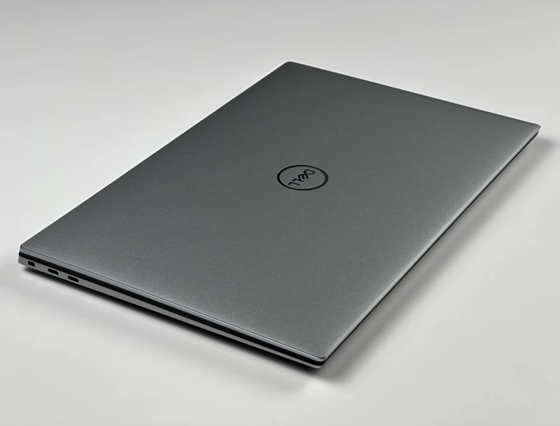 Dell Precision 5560 z i7-11850H i ekranem 15,6" FHD+. Smukła stacja robocza z klawiaturą US, czytnikiem linii papilarnych.