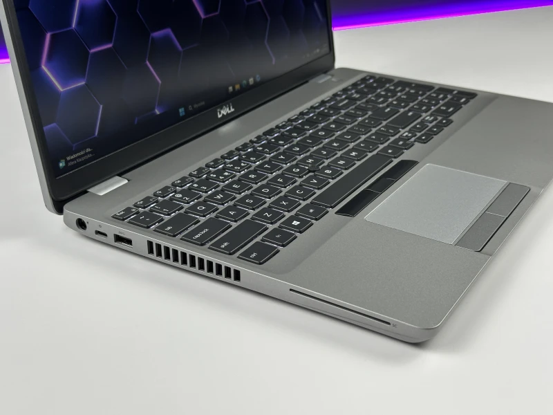 Dell Latitude 5510 z ekranem 15,6" FHD i modemem LTE. Laptop biznesowy z procesorem Intel Core i5, stworzony do pracy w każdym miejscu.