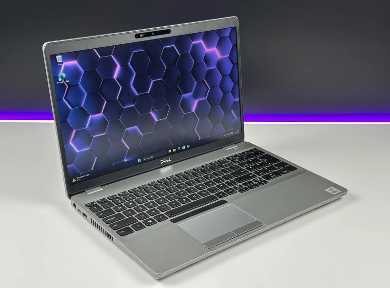 Dell Latitude 5510 – i5-10310U, matryca FHD 15.6" i klawiatura US (QWERTY PL). Komfort pisania i sprawdzona wydajność do pracy biurowej.
