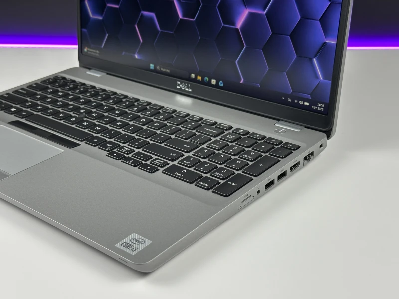 Dell Latitude 5510 – i5-10310U, matryca FHD 15.6" i klawiatura US (QWERTY PL). Komfort pisania i sprawdzona wydajność do pracy biurowej.