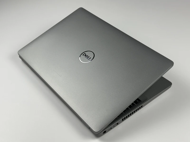 Dell Latitude 5510 – i5-10310U, matryca FHD 15.6" i klawiatura US (QWERTY PL). Komfort pisania i sprawdzona wydajność do pracy biurowej.