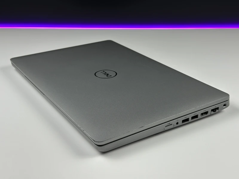 Dell Latitude 5510 – i5-10310U, matryca FHD 15.6" i klawiatura US (QWERTY PL). Komfort pisania i sprawdzona wydajność do pracy biurowej.