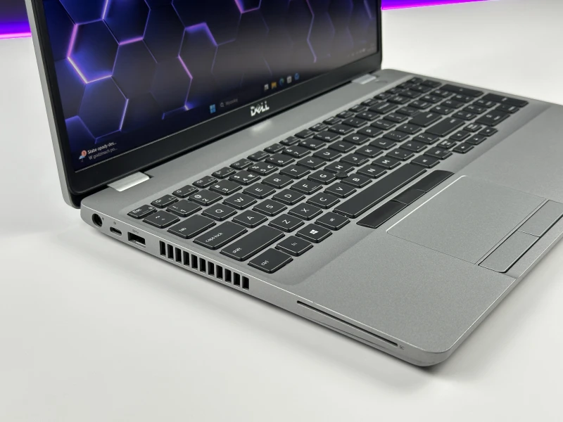 Dell Latitude 5510 z ekranem dotykowym 15,6" FHD i modemem LTE. Uniwersalny laptop biznesowy stworzony do pracy stacjonarnej i mobilnej.