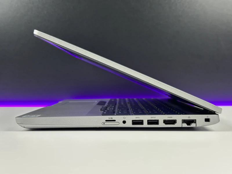 Dell Latitude 5510 z ekranem dotykowym 15,6" FHD i modemem LTE. Uniwersalny laptop biznesowy stworzony do pracy stacjonarnej i mobilnej.