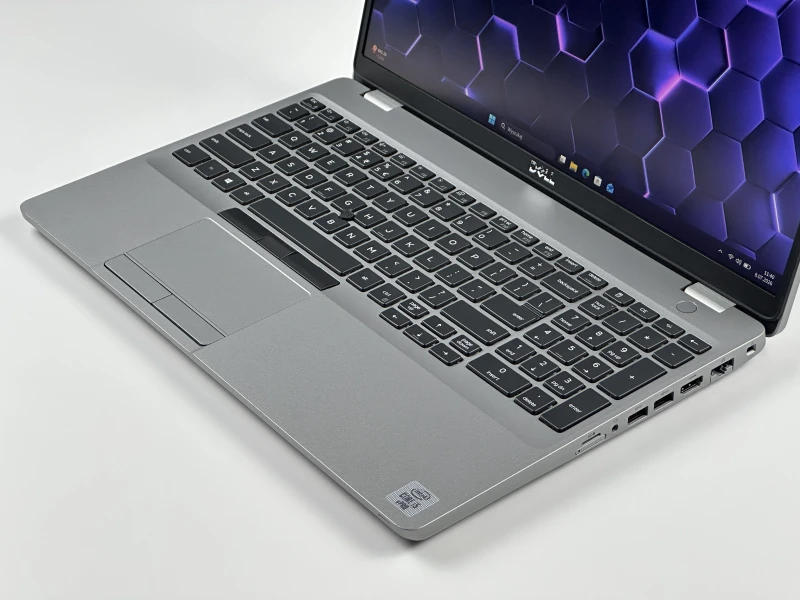 Dell Latitude 5510 z ekranem dotykowym 15,6" FHD i modemem LTE. Uniwersalny laptop biznesowy stworzony do pracy stacjonarnej i mobilnej.