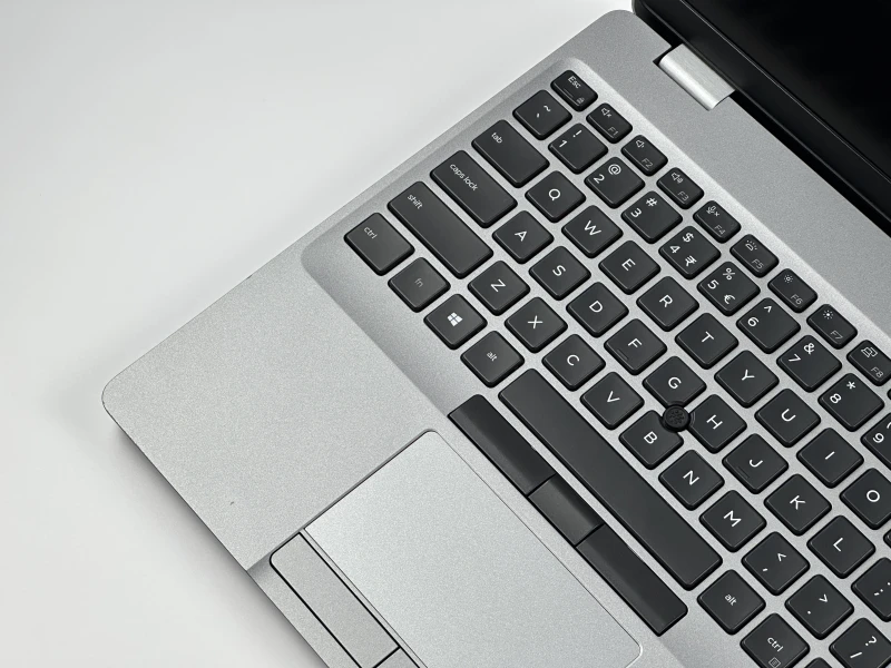 Dell Latitude 5510 z ekranem dotykowym 15,6" FHD i modemem LTE. Uniwersalny laptop biznesowy stworzony do pracy stacjonarnej i mobilnej.