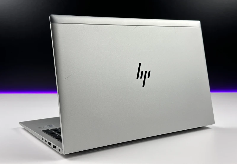 HP EliteBook 850 G7 z i5-10310U i matrycą FHD to smukły laptop, który łączy styl, wydajność i niezawodność, idealny do pracy w biurze i w ruchu.