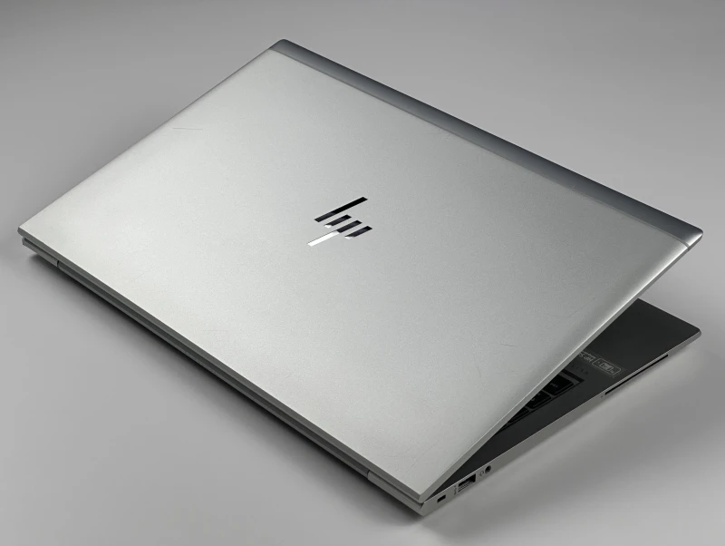 HP EliteBook 850 G7 z i5-10310U i matrycą FHD to smukły laptop, który łączy styl, wydajność i niezawodność, idealny do pracy w biurze i w ruchu. HP EliteBook 850 G7 z i5-10310U i matrycą FHD to smukły laptop, który łączy styl, wydajność i niezawodność, idealny do pracy w biurze i w ruchu.