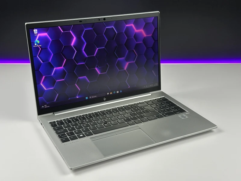 HP EliteBook 850 G7 z i5-10310U i matrycą FHD to smukły laptop, który łączy styl, wydajność i niezawodność, idealny do pracy w biurze i w ruchu.
