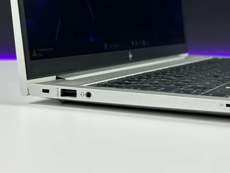 HP EliteBook 850 G7 z i5-10310U i matrycą FHD to smukły laptop, który łączy styl, wydajność i niezawodność, idealny do pracy w biurze i w ruchu.