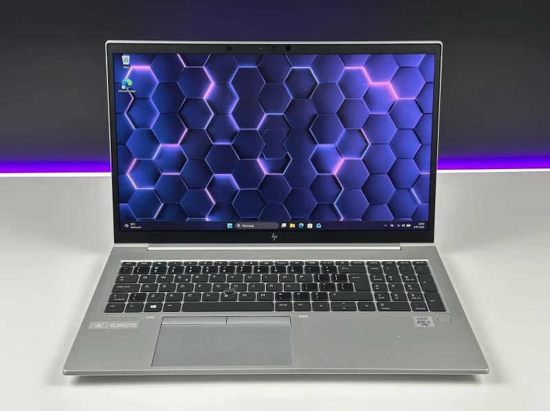 HP EliteBook 850 G7 z i5-10310U i matrycą FHD to smukły laptop, który łączy styl, wydajność i niezawodność, idealny do pracy w biurze i w ruchu.
