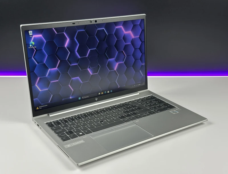 HP EliteBook 850 G7 z i5-10310U i matrycą FHD to smukły laptop, który łączy styl, wydajność i niezawodność, idealny do pracy w biurze i w ruchu.