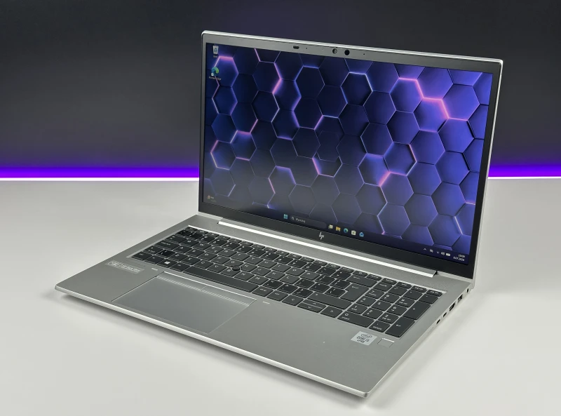 HP EliteBook 850 G7 z i5-10310U i matrycą FHD to smukły laptop, który łączy styl, wydajność i niezawodność, idealny do pracy w biurze i w ruchu.