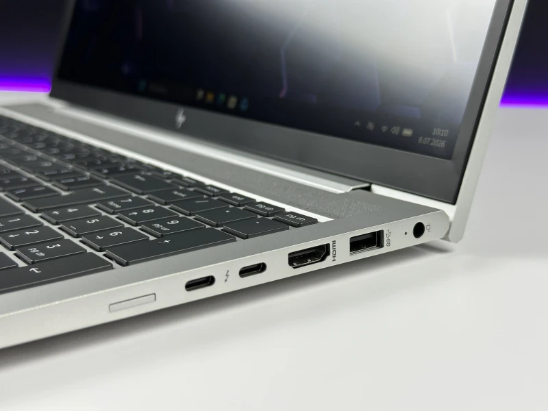 HP EliteBook 850 G7 z i5-10310U i matrycą FHD to smukły laptop, który łączy styl, wydajność i niezawodność, idealny do pracy w biurze i w ruchu.