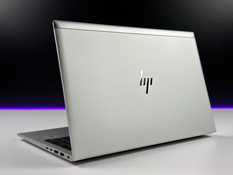 HP EliteBook 850 G7 z i5-10310U i matrycą FHD to smukły laptop, który łączy styl, wydajność i niezawodność, idealny do pracy w biurze i w ruchu.