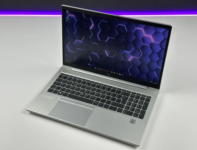 HP EliteBook 850 G7 z i5-10310U i matrycą FHD to smukły laptop, który łączy styl, wydajność i niezawodność, idealny do pracy w biurze i w ruchu. HP EliteBook 850 G7 z i5-10310U i matrycą FHD to smukły laptop, który łączy styl, wydajność i niezawodność, idealny do pracy w biurze i w ruchu.