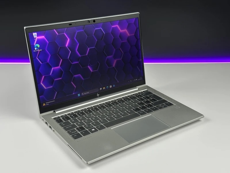 HP EliteBook 830 G8 z i5-1145G7, 13.3" FHD Sure View. Kompaktowy laptop biznesowy z funkcją ochrony prywatności ekranu i lekką konstrukcją.
