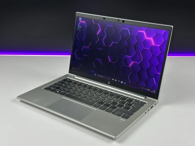 HP EliteBook 830 G8 z i5-1145G7, 13.3" FHD Sure View. Kompaktowy laptop biznesowy z funkcją ochrony prywatności ekranu i lekką konstrukcją.