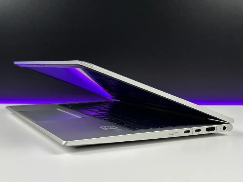 Biznesowy laptop HP EliteBook 840 G7 z procesorem i5-10310U i dotykowym ekranem 14" FHD. Aluminiowa obudowa oraz klawiatura US.