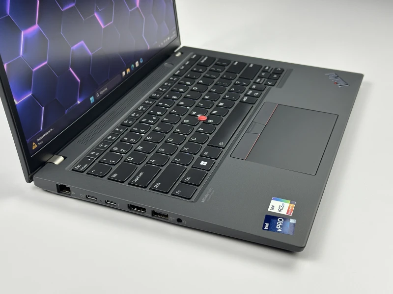 Lenovo ThinkPad T14 Gen 3 z i7-1270P, matrycą FHD+ i klawiaturą US (PL) – elegancja i moc w kompaktowej formie do pracy i zadań kreatywnych.