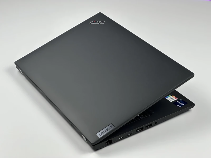 Lenovo ThinkPad T14 Gen 3 z i7-1270P, matrycą FHD+ i klawiaturą US (PL) – elegancja i moc w kompaktowej formie do pracy i zadań kreatywnych.