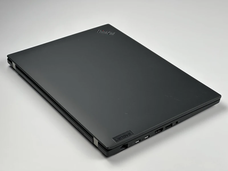 Lenovo ThinkPad T14 Gen 3 z i7-1270P – nowoczesny laptop biznesowy klasy premium, łączący wysoką wydajność, solidność i mobilność w pracy.