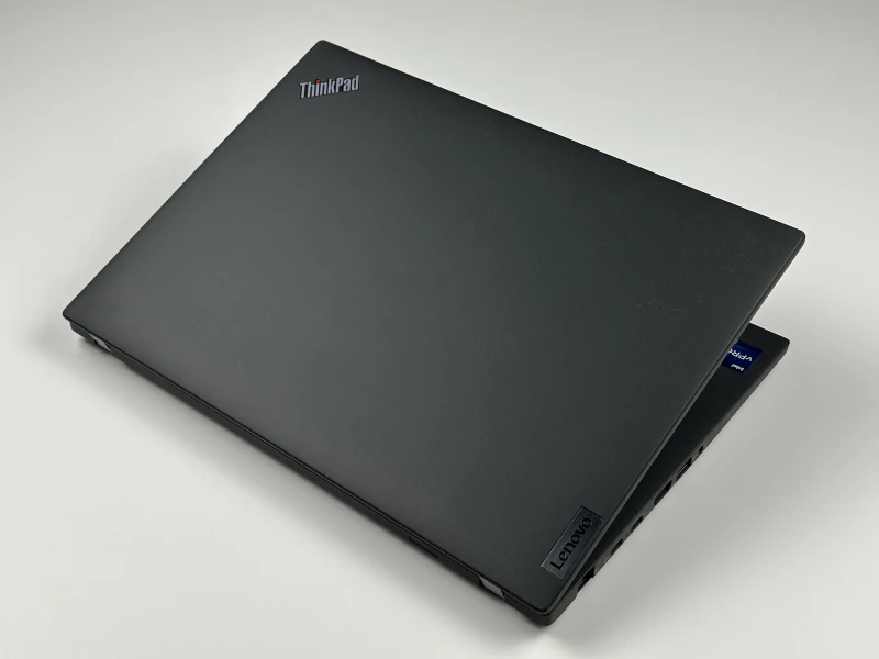 Lenovo ThinkPad T14 Gen 3 z i7-1270P – nowoczesny laptop biznesowy klasy premium, łączący wysoką wydajność, solidność i mobilność w pracy.