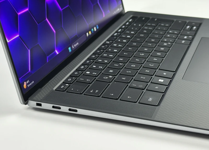 Dell Precision 5570 - procesor i7-12800H, matryca 15.6" FHD+, RTX A1000. Mobilna stacja robocza do CAD, projektowania i pracy profesjonalnej.