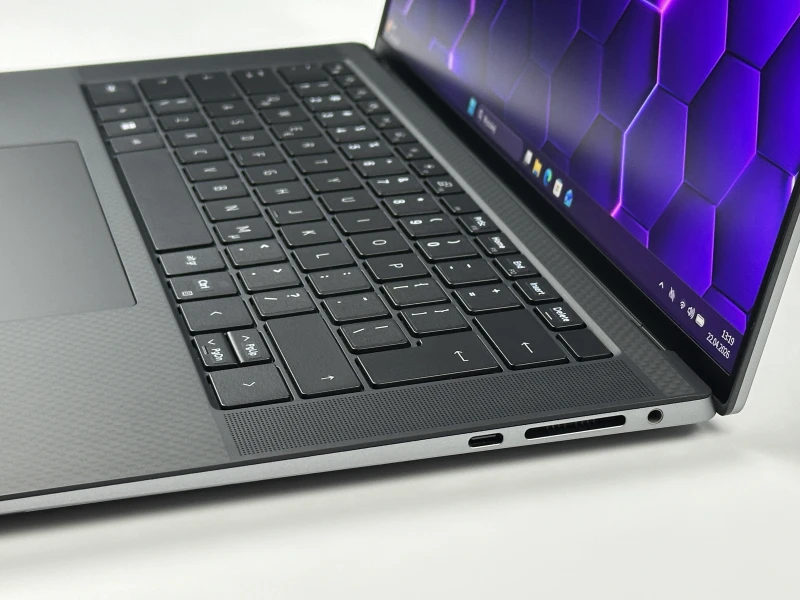 Dell Precision 5570 - procesor i7-12800H, matryca 15.6" FHD+, RTX A1000. Mobilna stacja robocza do CAD, projektowania i pracy profesjonalnej.