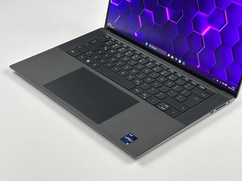 Dell Precision 5570 - procesor i7-12800H, matryca 15.6" FHD+, RTX A1000. Mobilna stacja robocza do CAD, projektowania i pracy profesjonalnej.