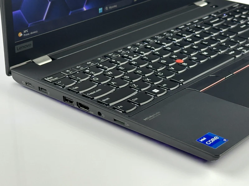 Lenovo ThinkPad T15 Gen 2 z i7-1185G7 i ekranem 15,6". Biznesowy laptop z klawiaturą US, obsługą Thunderbolt 4 i wytrzymałą konstrukcją zgodną.