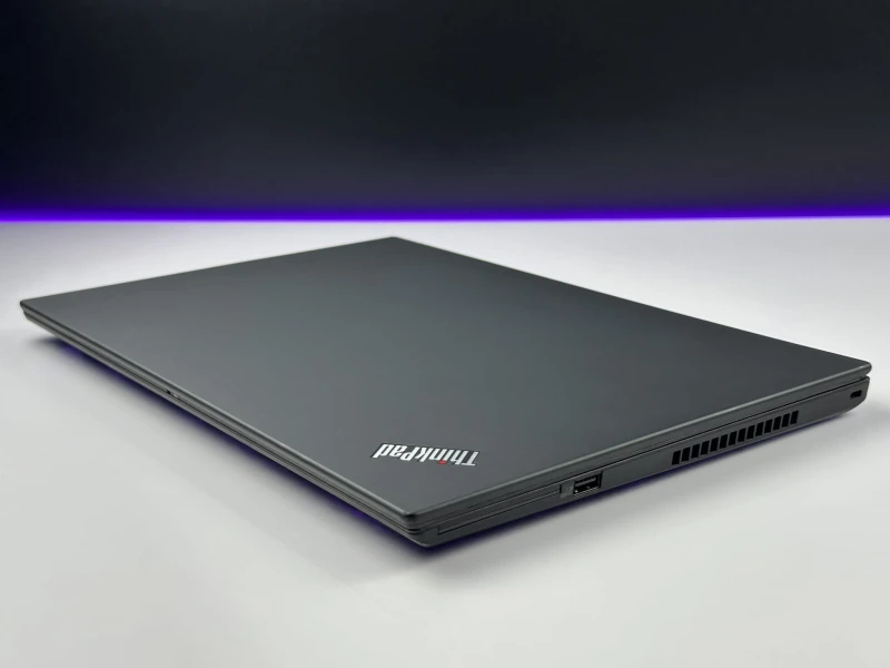 Lenovo ThinkPad T15 Gen 2 z i7-1185G7 i ekranem 15,6". Biznesowy laptop z klawiaturą US, obsługą Thunderbolt 4 i wytrzymałą konstrukcją zgodną.